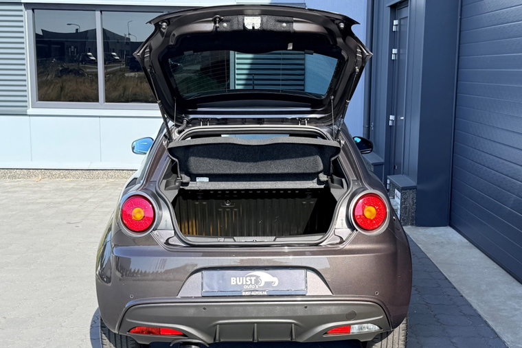 Vehicle Image 28
