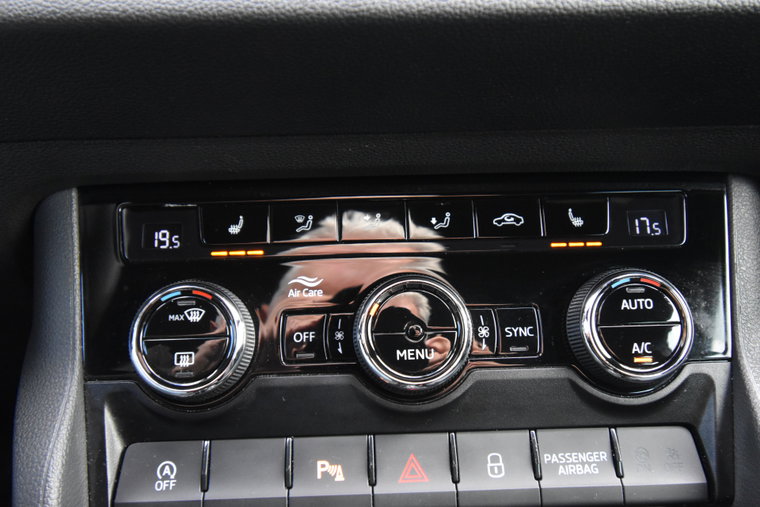 Vehicle Image 32