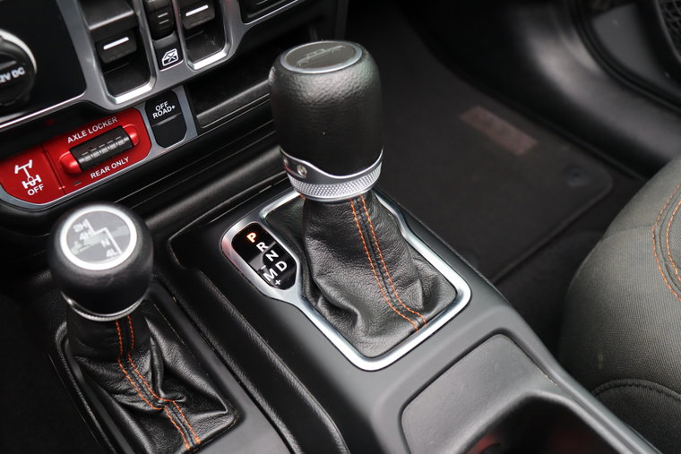 Vehicle Image 25