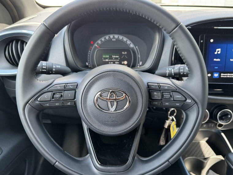 Vehicle Image 14