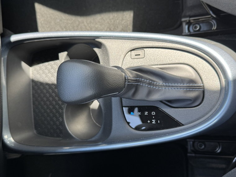 Vehicle Image 25