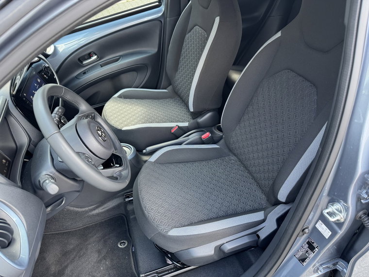 Vehicle Image 11