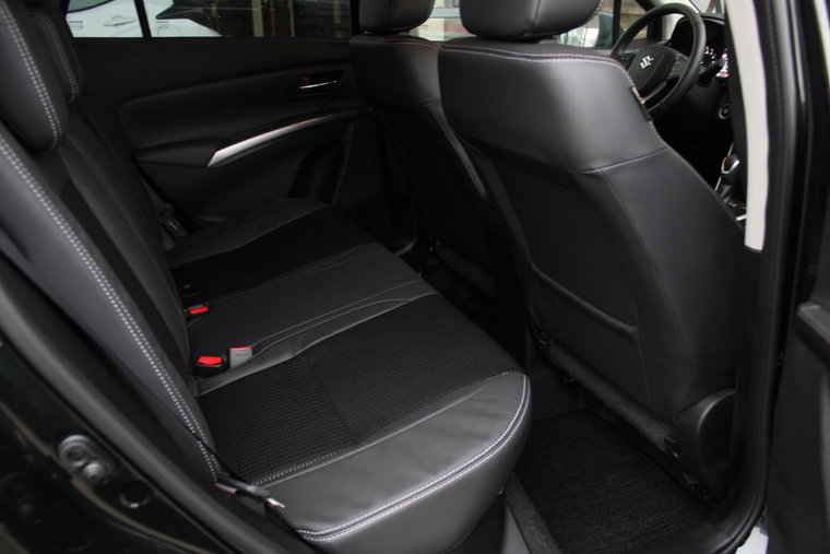 Vehicle Image 14