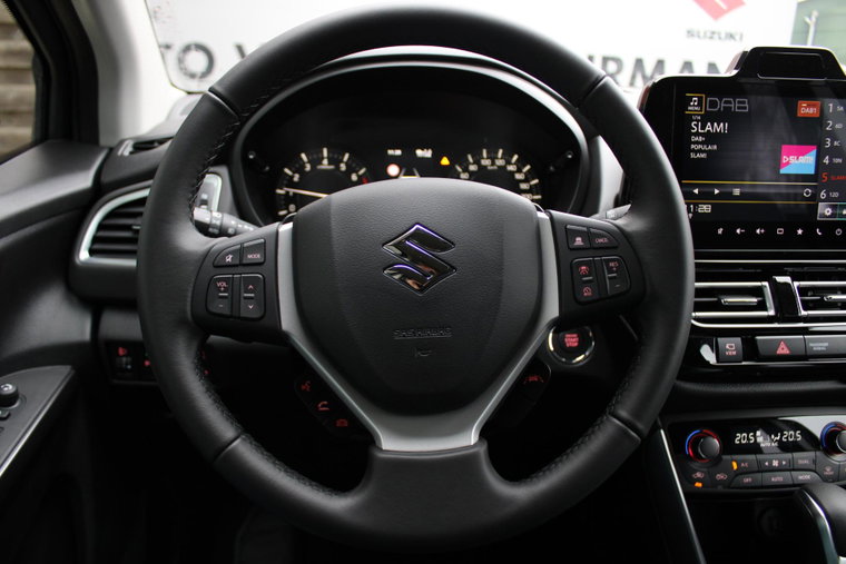 Vehicle Image 25