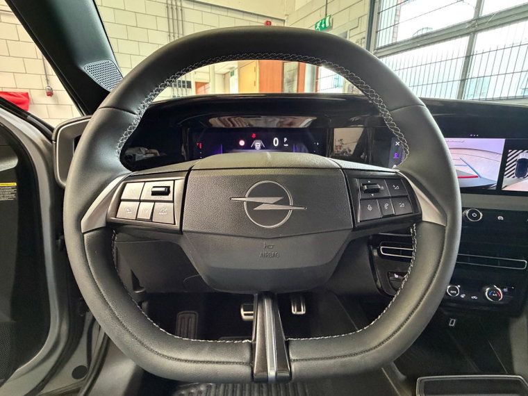 Vehicle Image 17