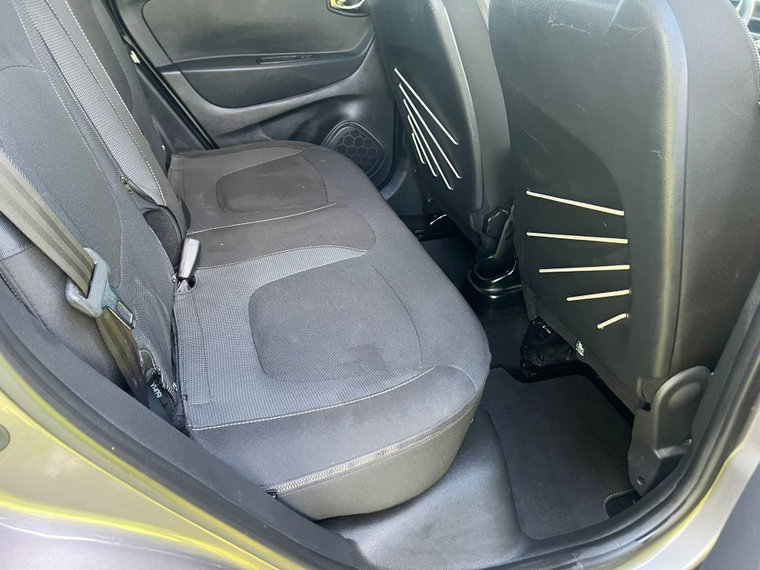 Vehicle Image 25