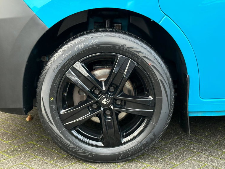 Vehicle Image 12