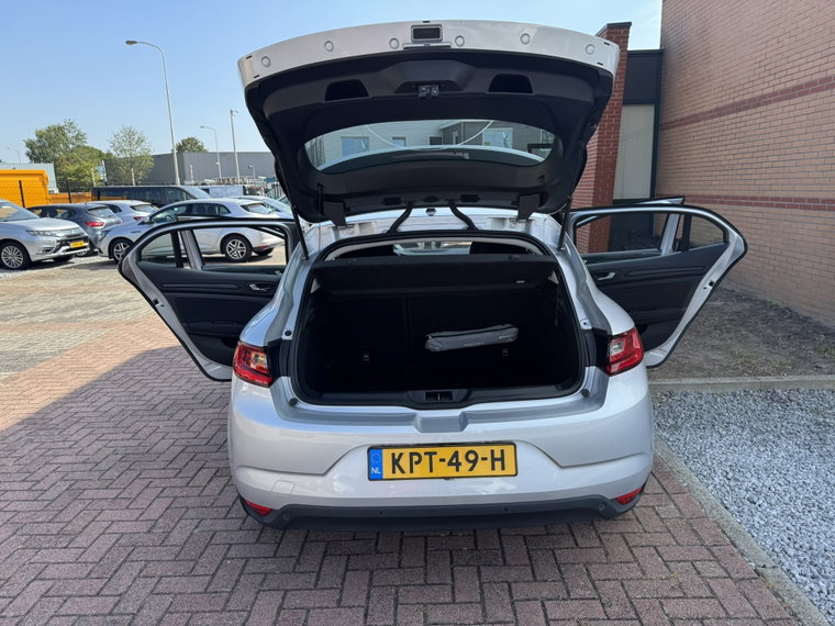 Vehicle Image 25