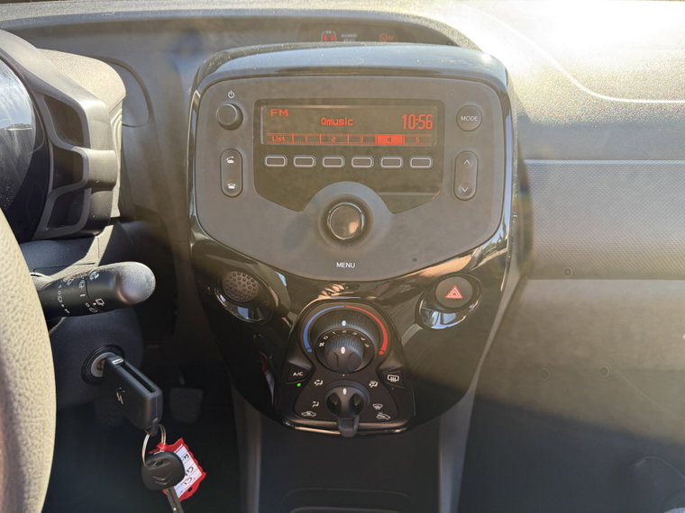 Vehicle Image 22