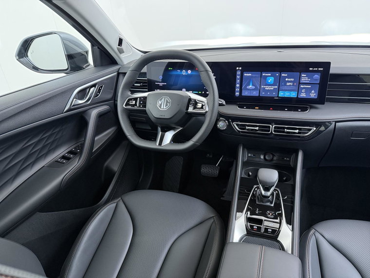 Vehicle Image 25