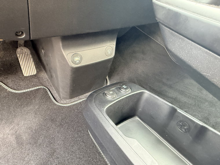 Vehicle Image 33