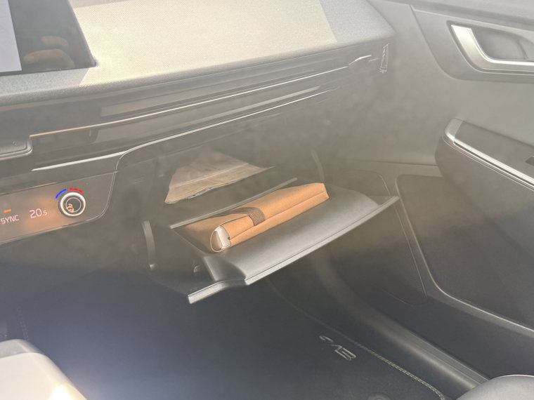 Vehicle Image 38