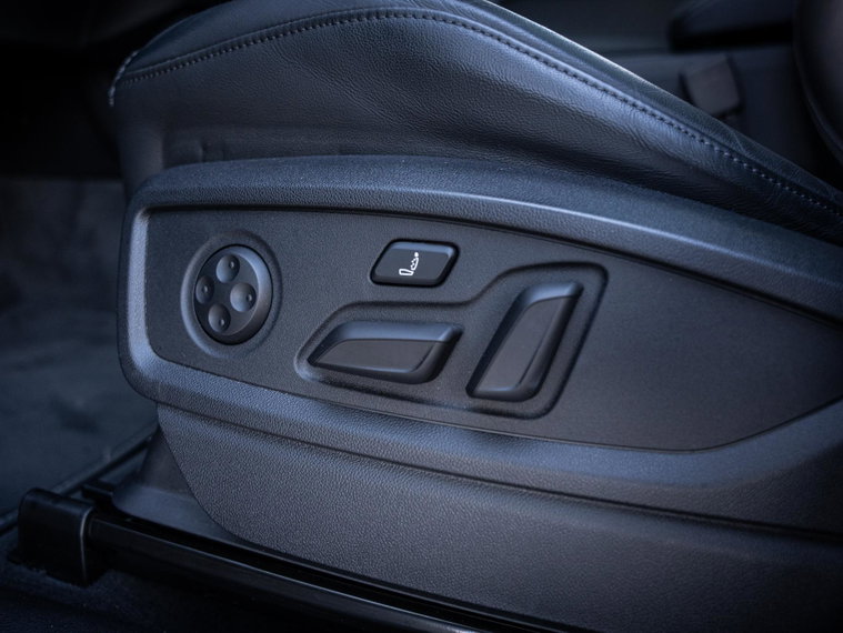 Vehicle Image 42