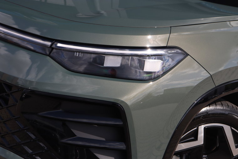 Vehicle Image 8