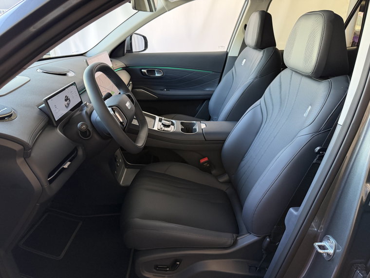 Vehicle Image 16