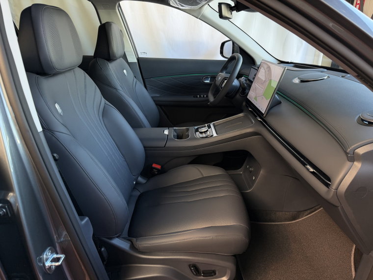 Vehicle Image 32
