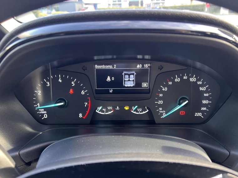 Vehicle Image 25