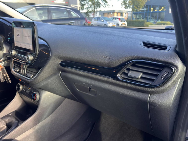 Vehicle Image 36