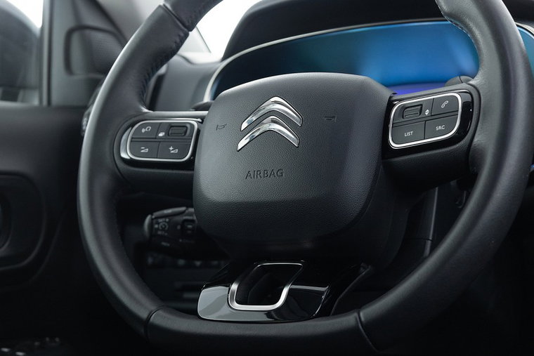 Vehicle Image 12