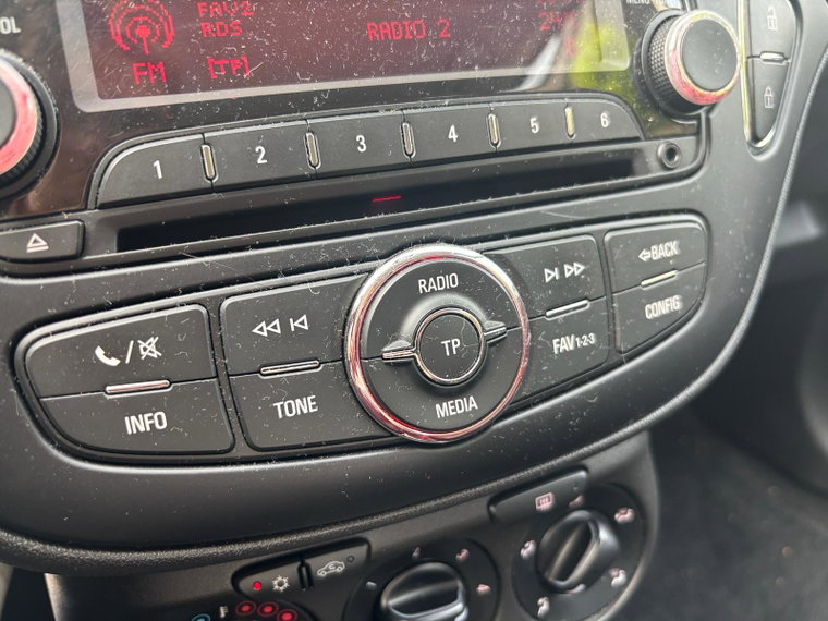 Vehicle Image 25