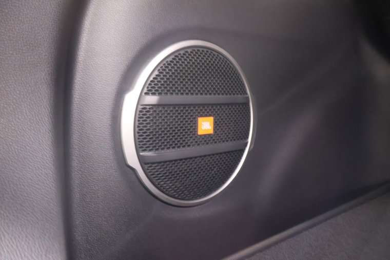 Vehicle Image 32