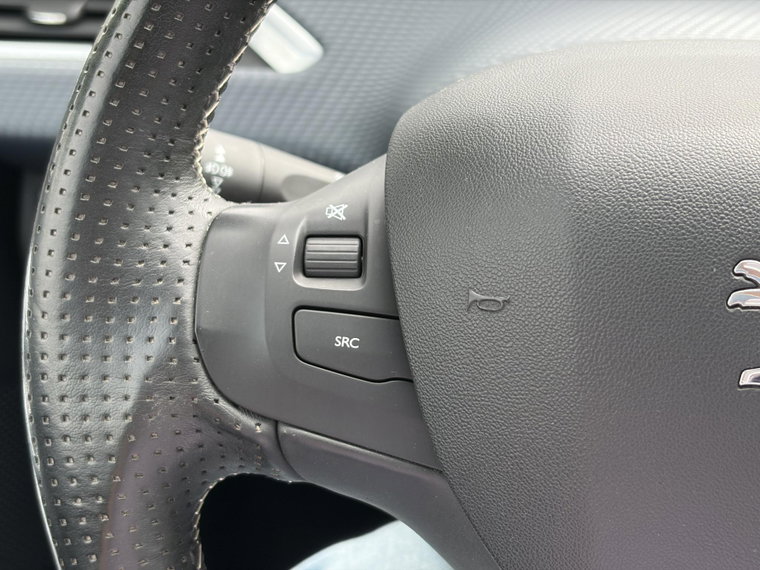 Vehicle Image 26