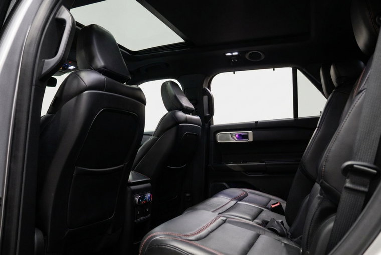 Vehicle Image 12
