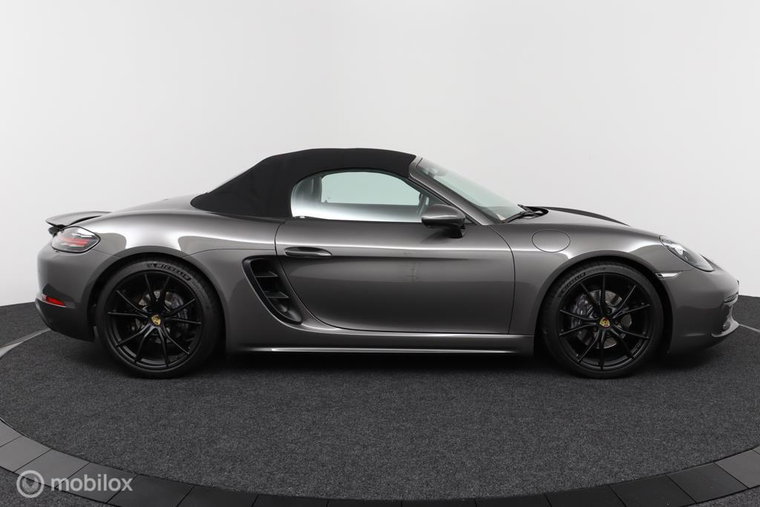 Vehicle Image 22