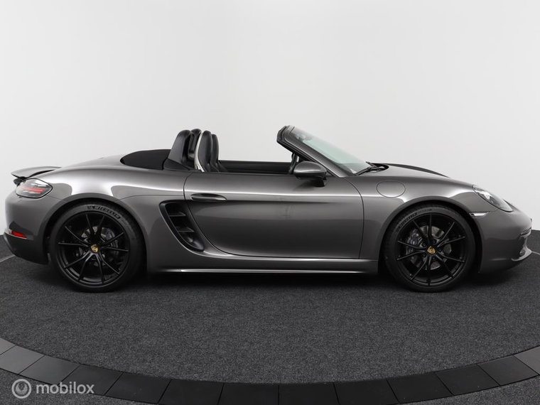 Vehicle Image 26