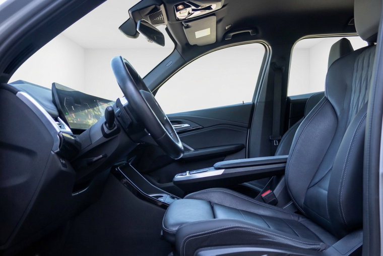 Vehicle Image 12