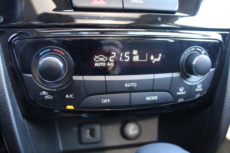 Vehicle Image 25