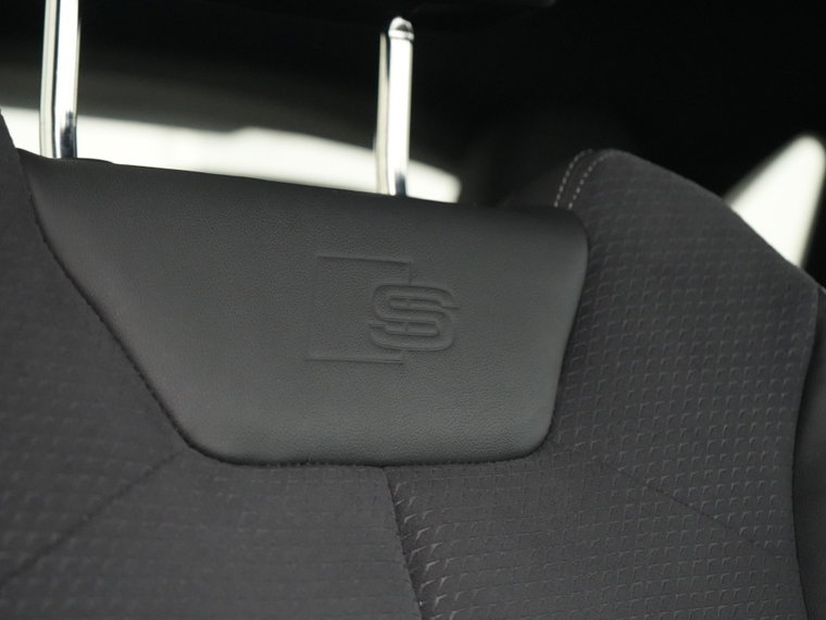 Vehicle Image 33