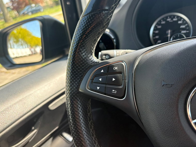 Vehicle Image 28