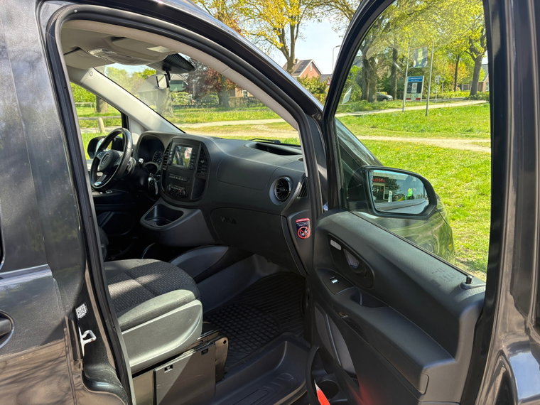 Vehicle Image 33