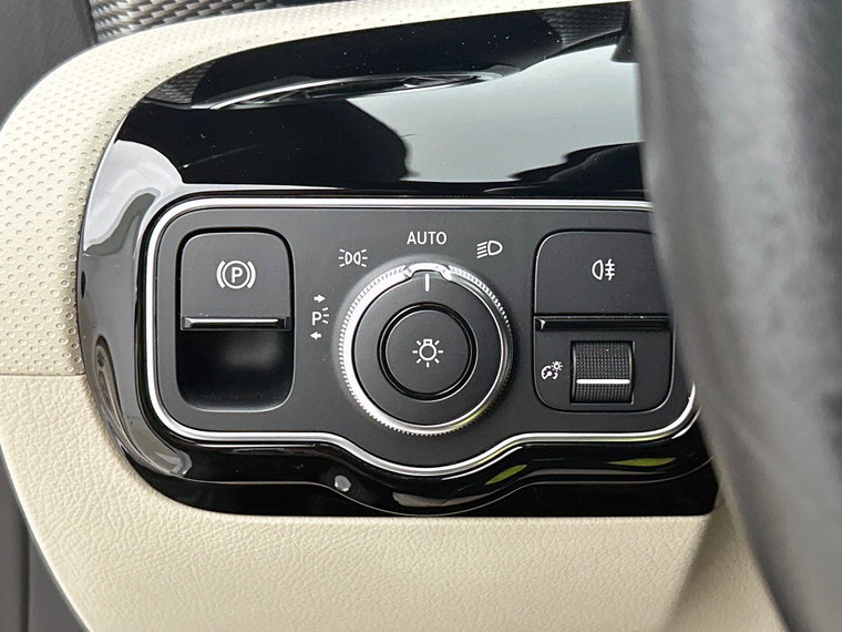 Vehicle Image 34