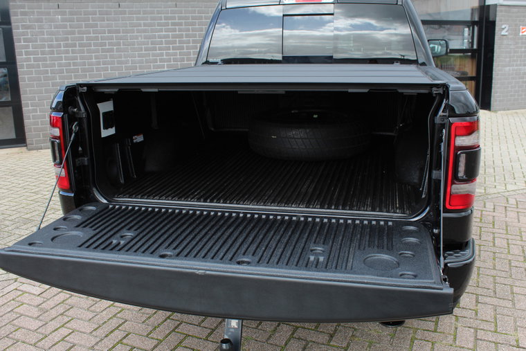 Vehicle Image 32