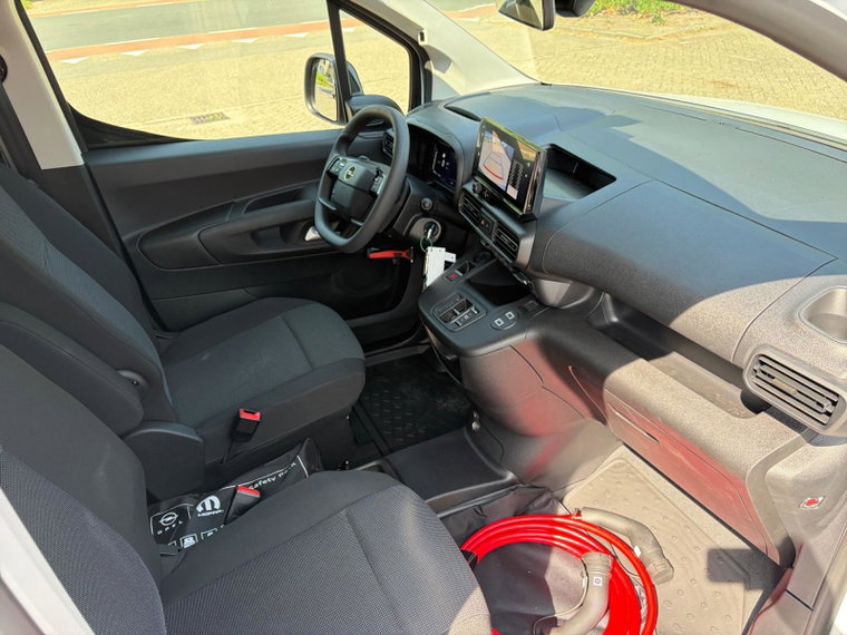 Vehicle Image 24