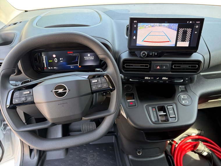 Vehicle Image 25