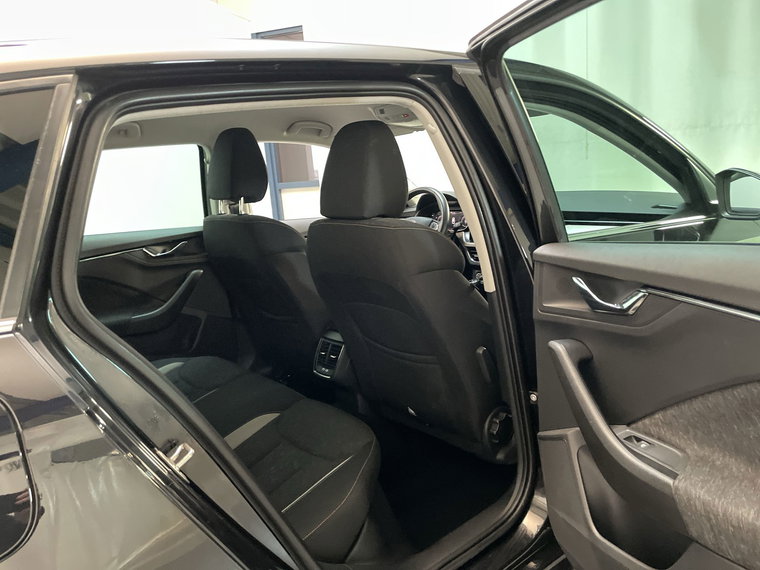 Vehicle Image 17