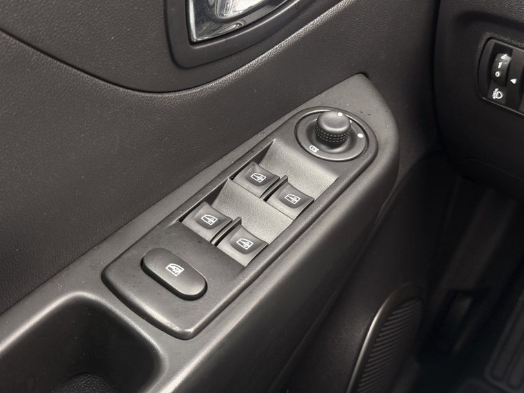 Vehicle Image 32
