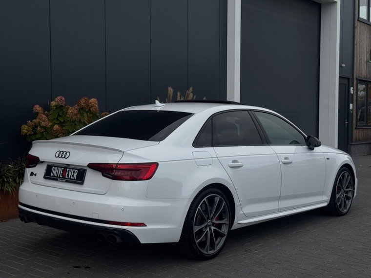Vehicle Image 32