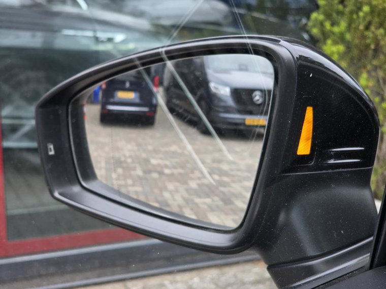 Vehicle Image 42