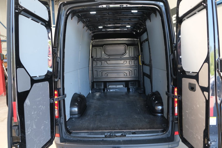 Vehicle Image 12