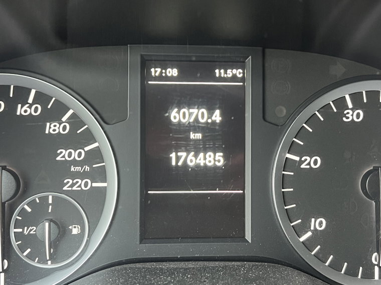 Vehicle Image 25