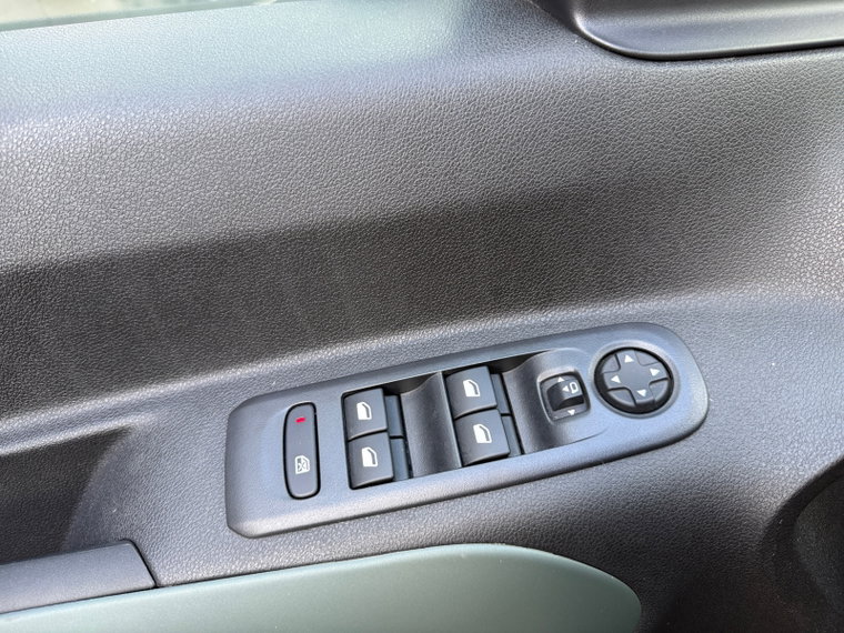 Vehicle Image 23