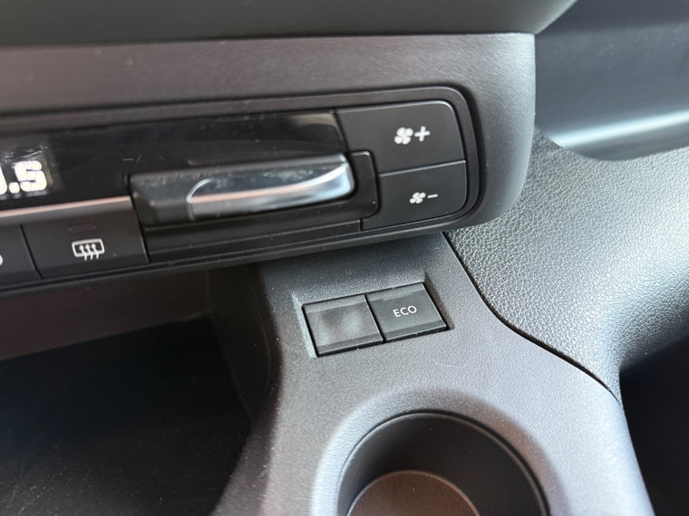Vehicle Image 27