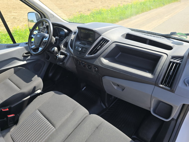 Vehicle Image 25
