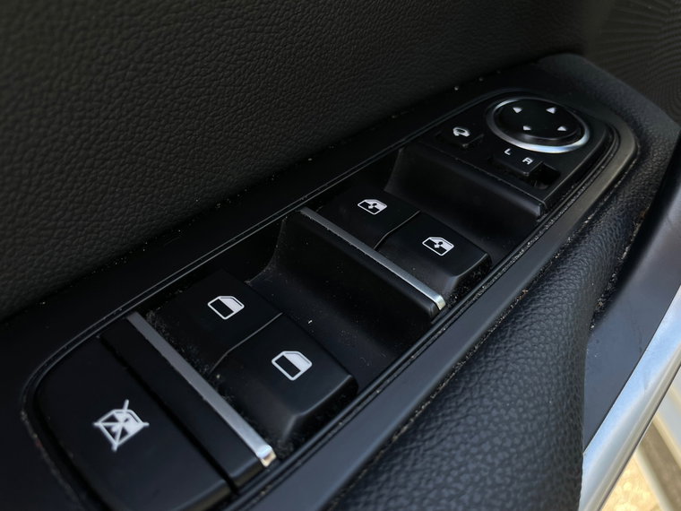 Vehicle Image 24