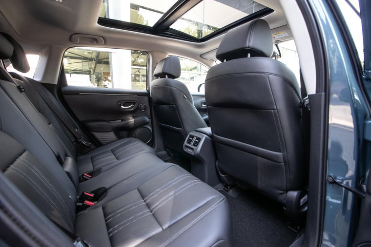 Vehicle Image 6