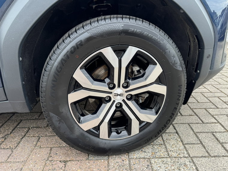 Vehicle Image 16